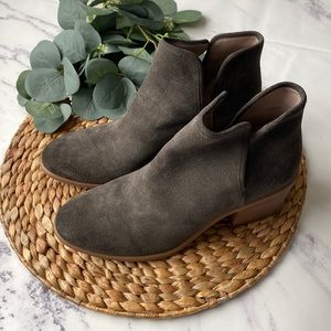 NWOB- Hinge Ankle Boots- Chocolate brown - Size 8.5